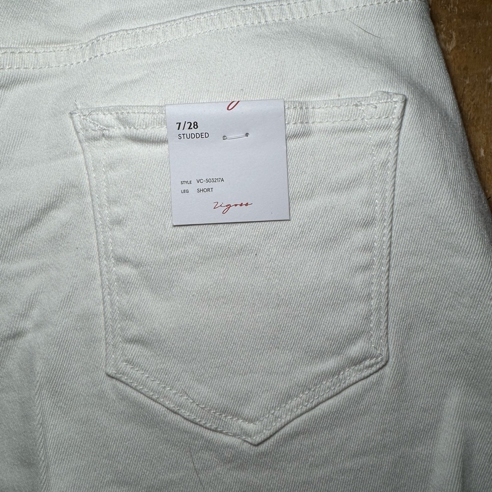 Vigoss White Studded Jean Shorts 7/28 NWT - Picture 5 of 7